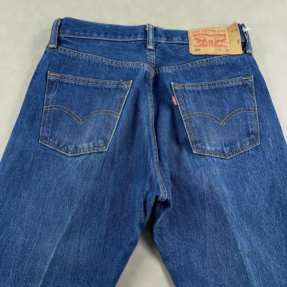 Levi 501 Jeans Mens 31x32 Denim Button Fly Straight Leg Faded (Fits 29x30) - Picture 8 of 16